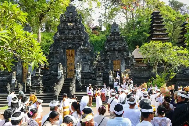 バリ島 観光スポットゴア・ラワ寺院